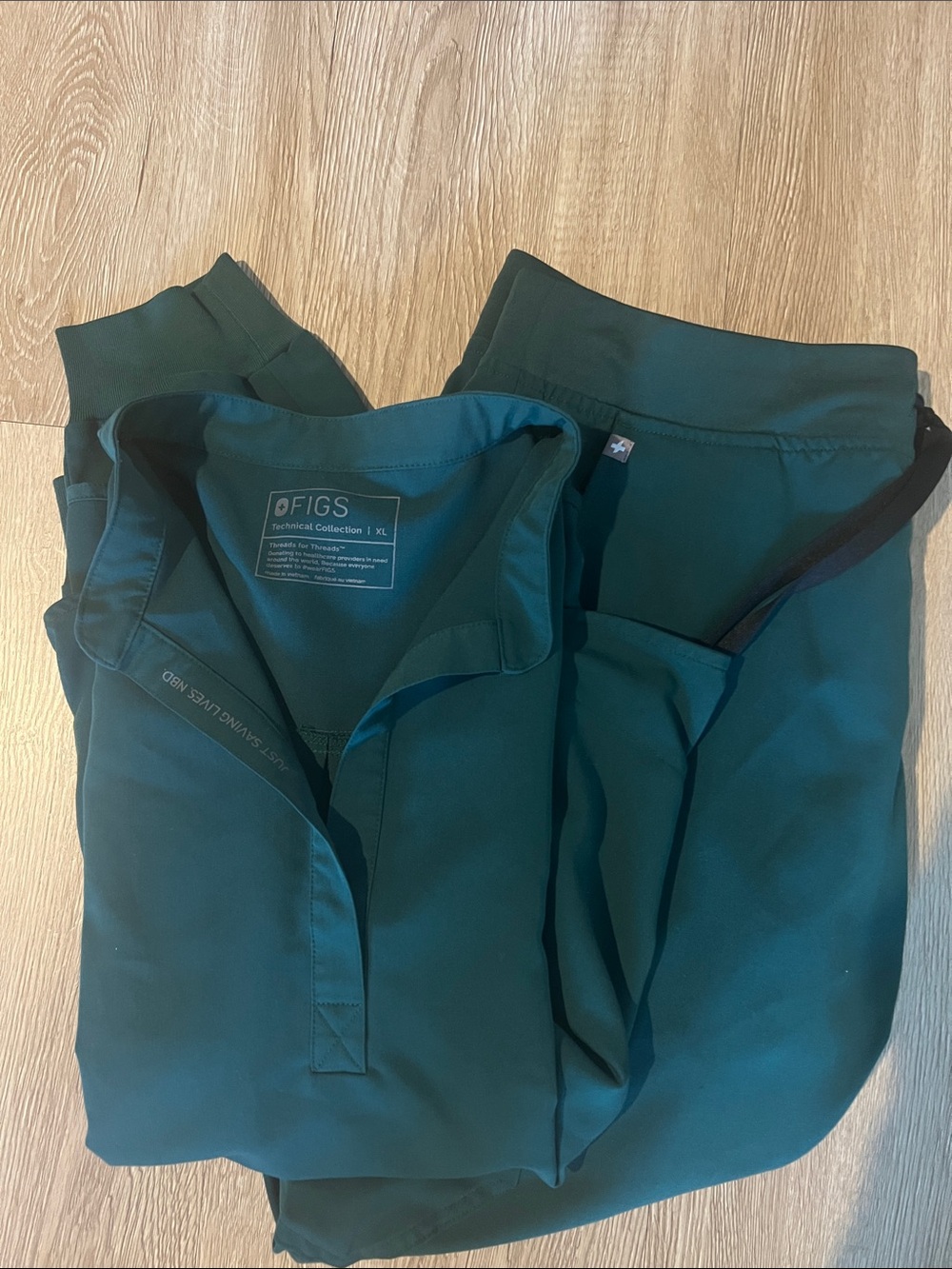 FIGS women’s forest green Jogger Pants and Rafaela top